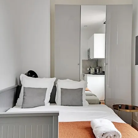 Studio Cozy - By Aleroy, - 1 Bed Room 2 People アパート